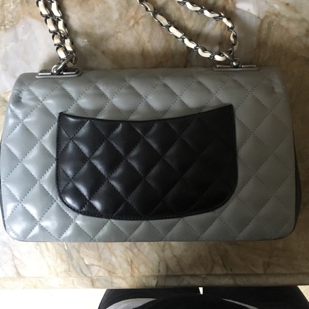 Chanel Handbag - Picture 2 of 6